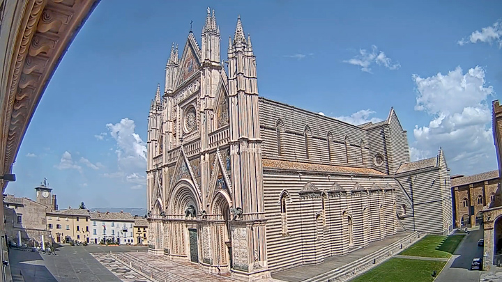 Онлайн веб-камера на Соборной площади Орвието, Италия (Орвието, Италия)